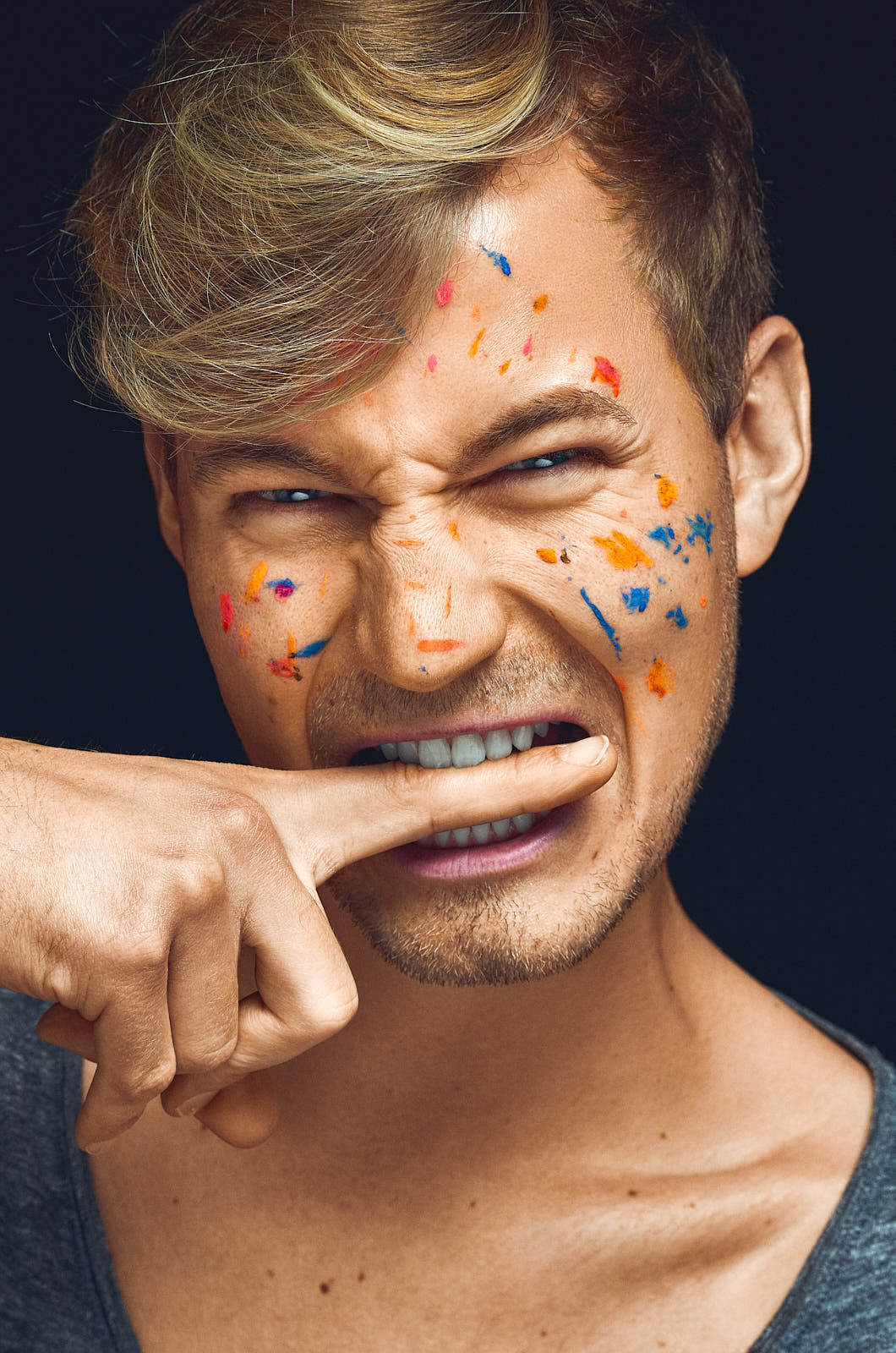 Beauty Man Make-up Colors German href=